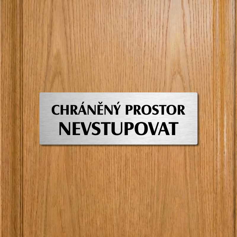 Chráněný prostor, 240x79mm, stříbrná popiska 